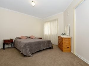 Main_Bedroom_39_Glenfield_Grange
