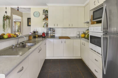1 Todwana Ct, Glenvale, QLD 4350 Australia