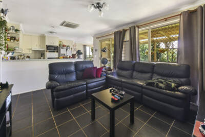 1 Todwana Ct, Glenvale, QLD 4350 Australia