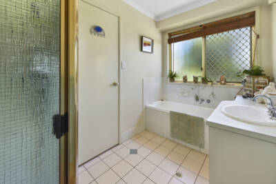 1 Todwana Ct, Glenvale, QLD 4350 Australia