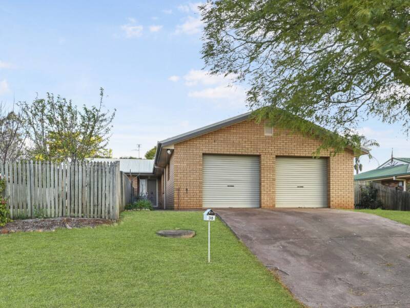 38 Bouganvillea Dr, Middle Ridge, QLD 4350 Australia