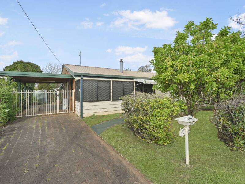 12 Moselle Ct, Wilsonton Heights, QLD 4350 Australia