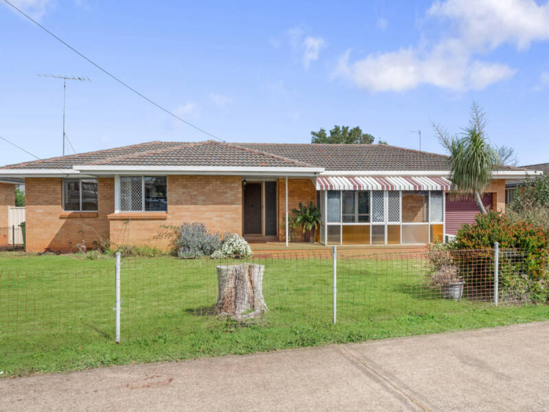 46 Fitzpatrick St, Wilsonton, QLD 4350 Australia