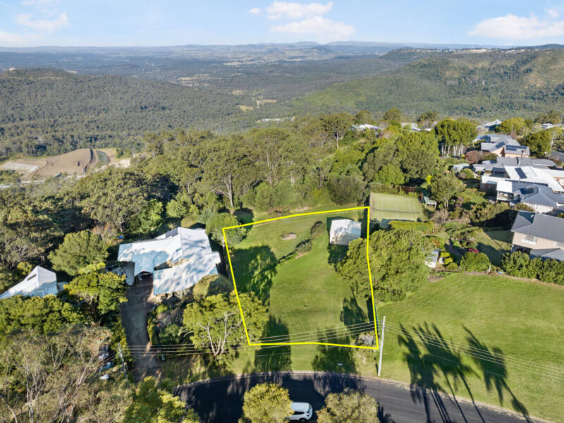 11 Scenic Cres, Blue Mountain Heights, QLD 4350 Australia