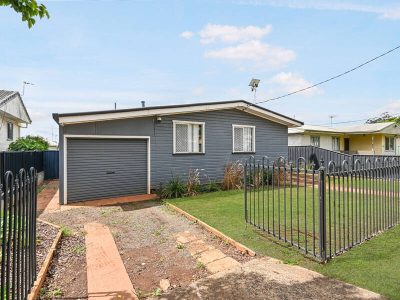 203 Taylor St, Wilsonton, QLD 4350 Australia