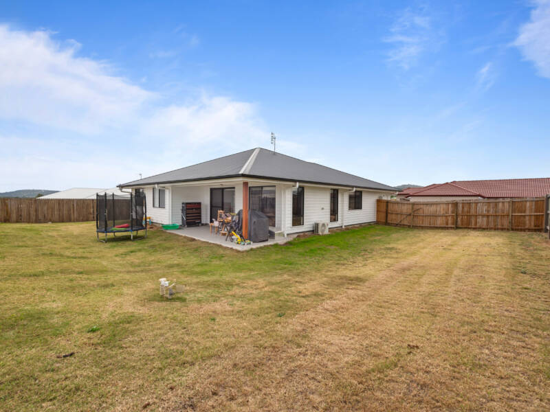 24 Trevatt St, Westbrook, QLD 4350 Australia