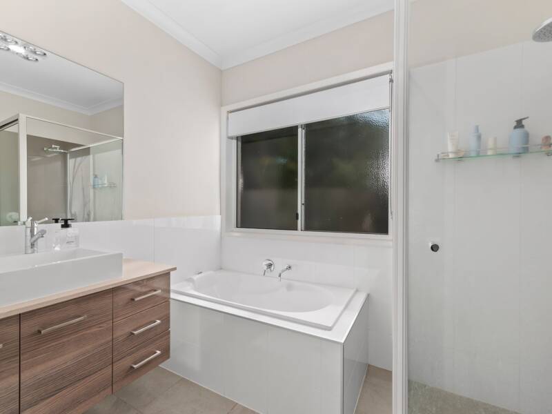 1/5a Hughes St, Centenary Heights, QLD 4350 Australia