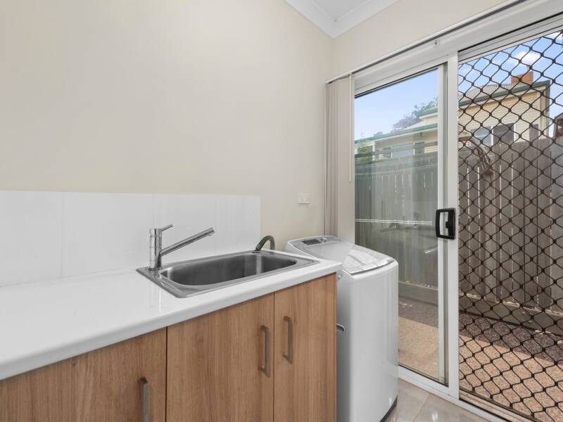 1/5a Hughes St, Centenary Heights, QLD 4350 Australia