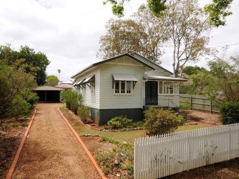 33 Moloney St, North Toowoomba, QLD 4350 Australia