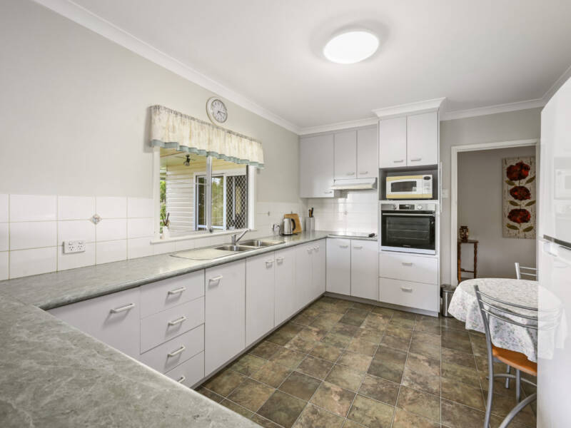 2 Alfred St, Mount Lofty, QLD 4350 Australia