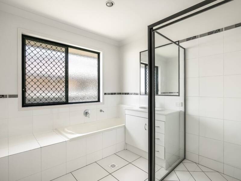 22 Bellara Dr, Harristown, QLD 4350 Australia