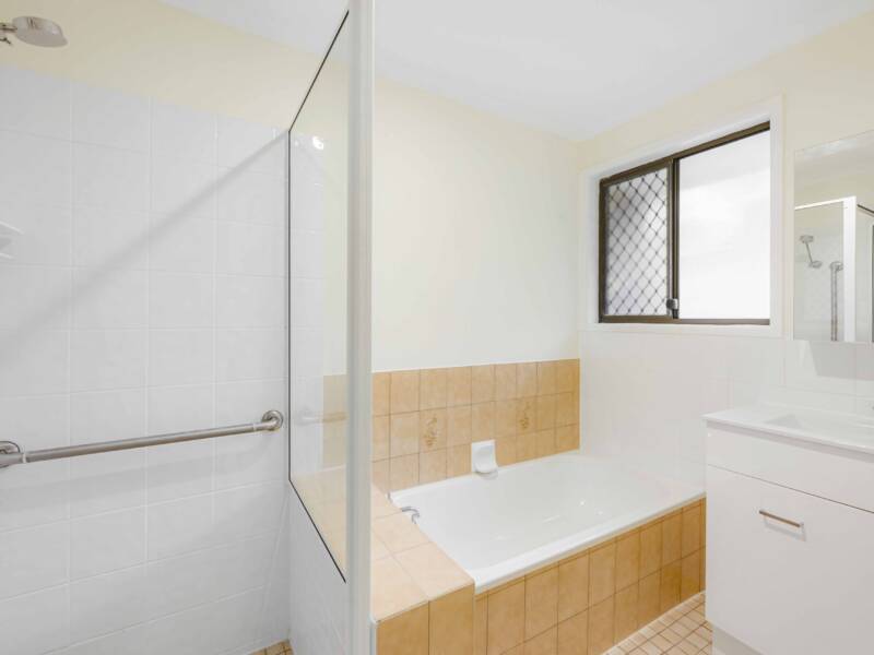 2 Georgina Ct, Kingsthorpe, QLD 4400 Australia