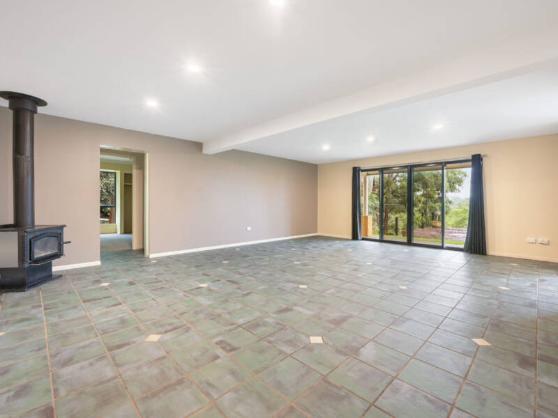 16 Murphys Creek Rd, Blue Mountain Heights, QLD 4350 Australia