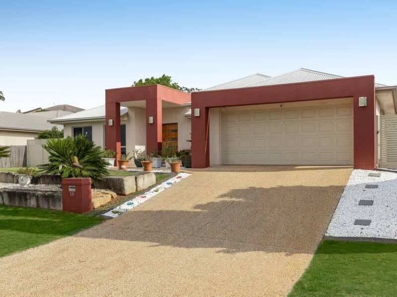 18 Howard St, Middle Ridge, QLD 4350 Australia