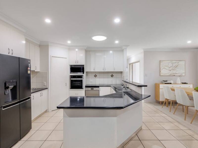 18 Howard St, Middle Ridge, QLD 4350 Australia