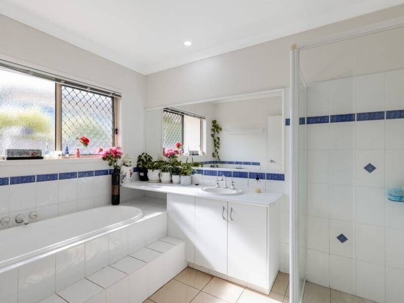 18 Howard St, Middle Ridge, QLD 4350 Australia