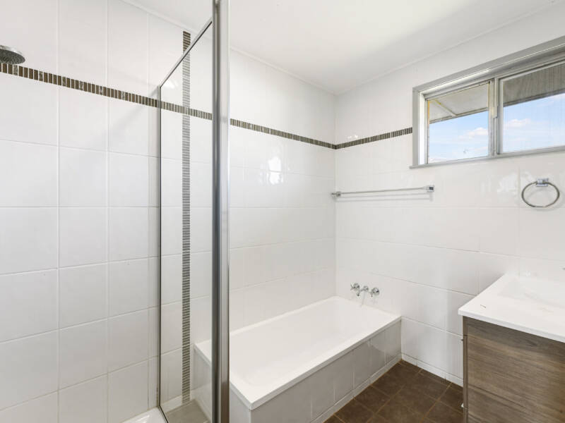 5 Barden Ct, Harristown, QLD 4350 Australia