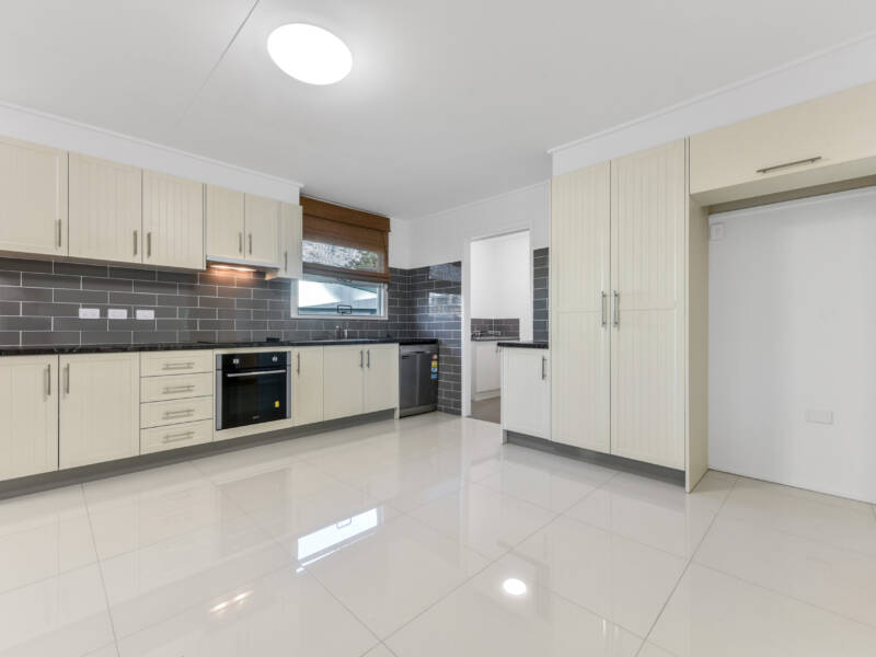 6 Cessna St, Wilsonton, QLD 4350 Australia