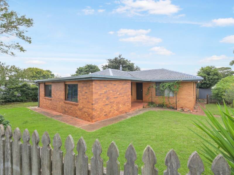 27 Makepeace St, Rockville, QLD 4350 Australia