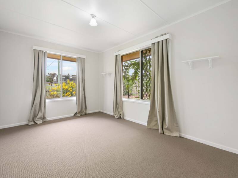27 Makepeace St, Rockville, QLD 4350 Australia