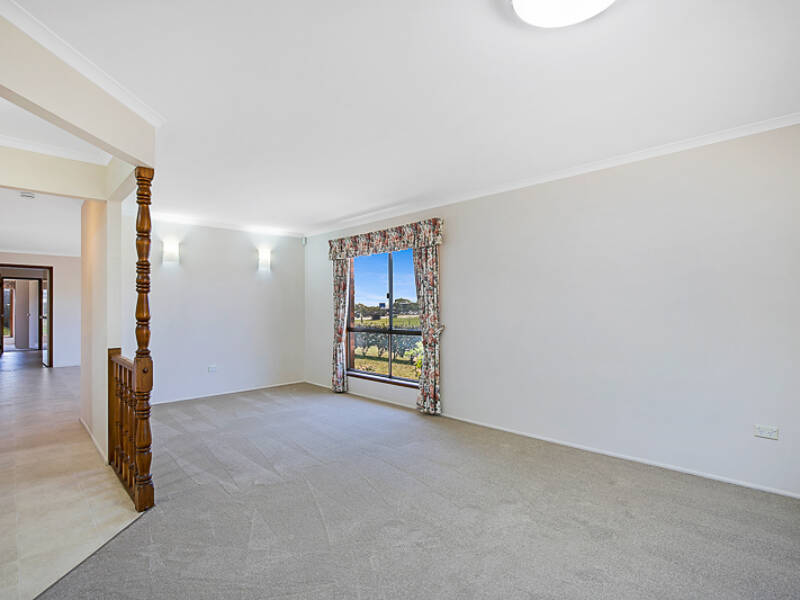 1 Calypso Cres, Middle Ridge, QLD 4350 Australia