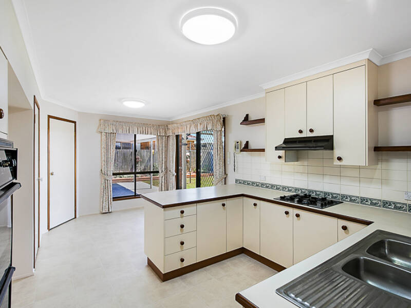 1 Calypso Cres, Middle Ridge, QLD 4350 Australia