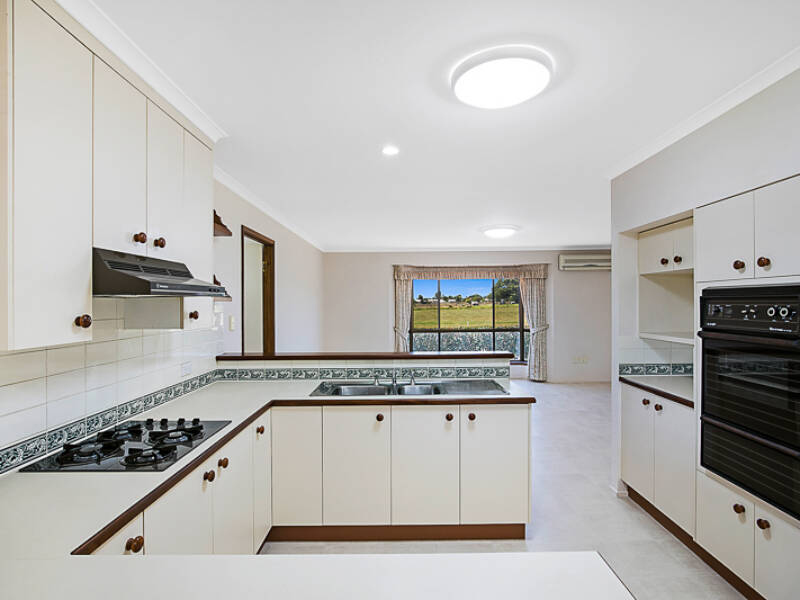 1 Calypso Cres, Middle Ridge, QLD 4350 Australia