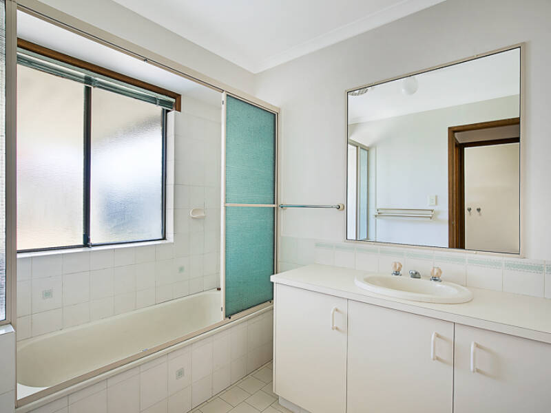 1 Calypso Cres, Middle Ridge, QLD 4350 Australia