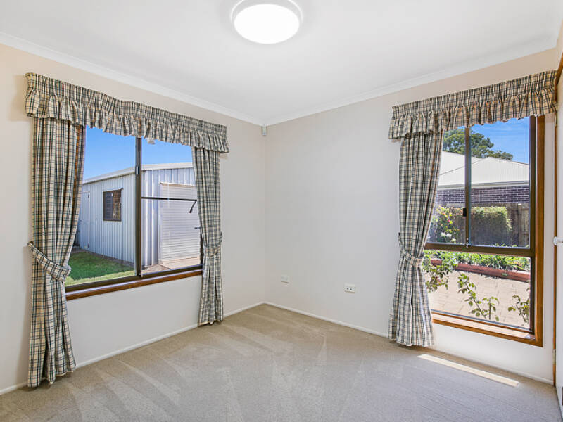 1 Calypso Cres, Middle Ridge, QLD 4350 Australia