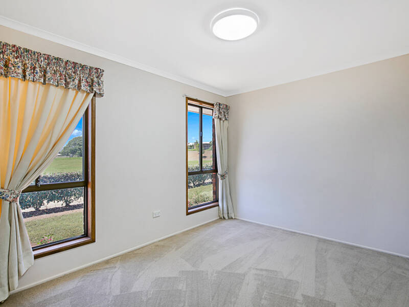 1 Calypso Cres, Middle Ridge, QLD 4350 Australia