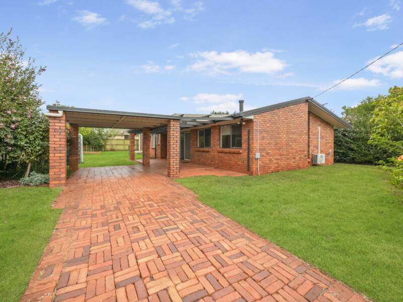 4 Matthews St, Harristown, QLD 4350 Australia