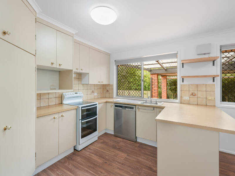 4 Matthews St, Harristown, QLD 4350 Australia