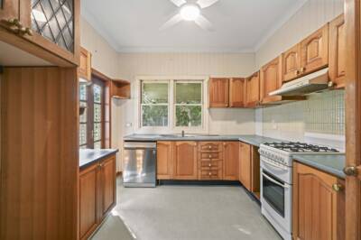 8 McCarthy St, Newtown, QLD 4350 Australia