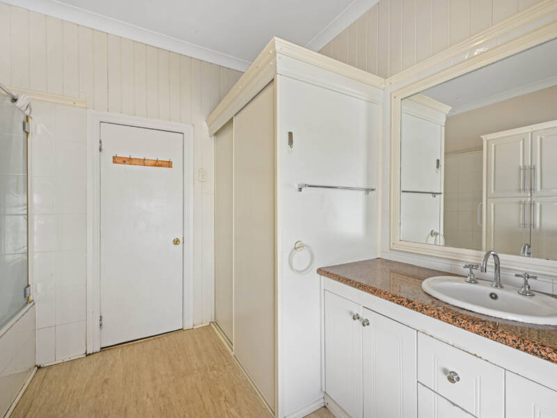 8 McCarthy St, Newtown, QLD 4350 Australia