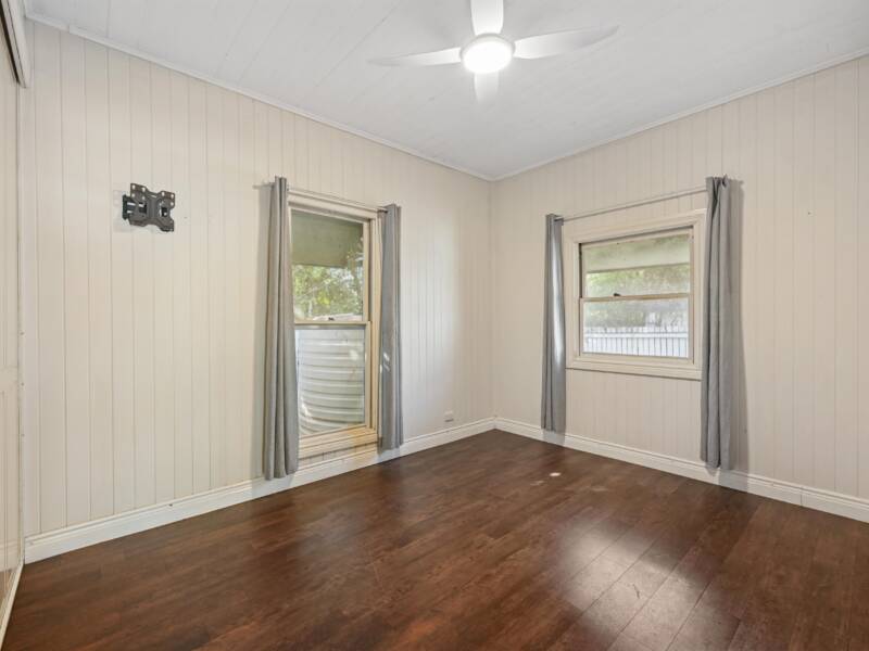 8 McCarthy St, Newtown, QLD 4350 Australia