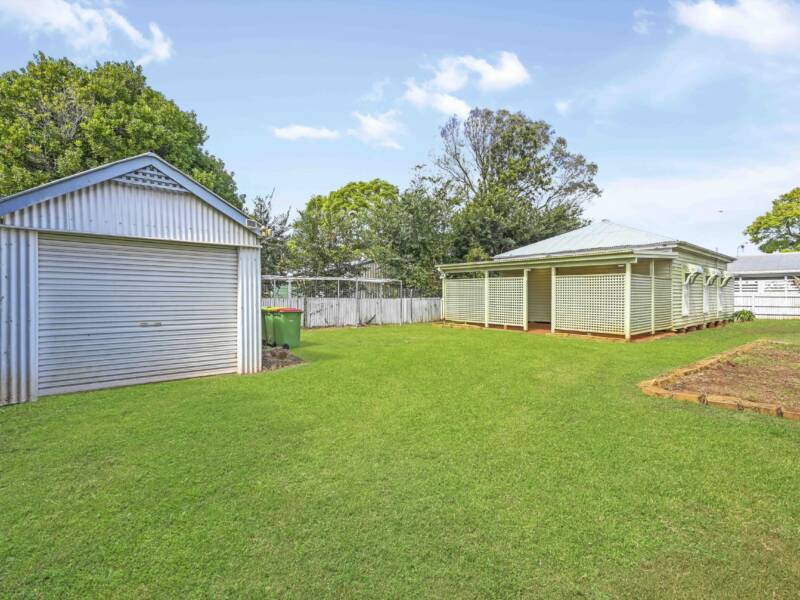 8 McCarthy St, Newtown, QLD 4350 Australia