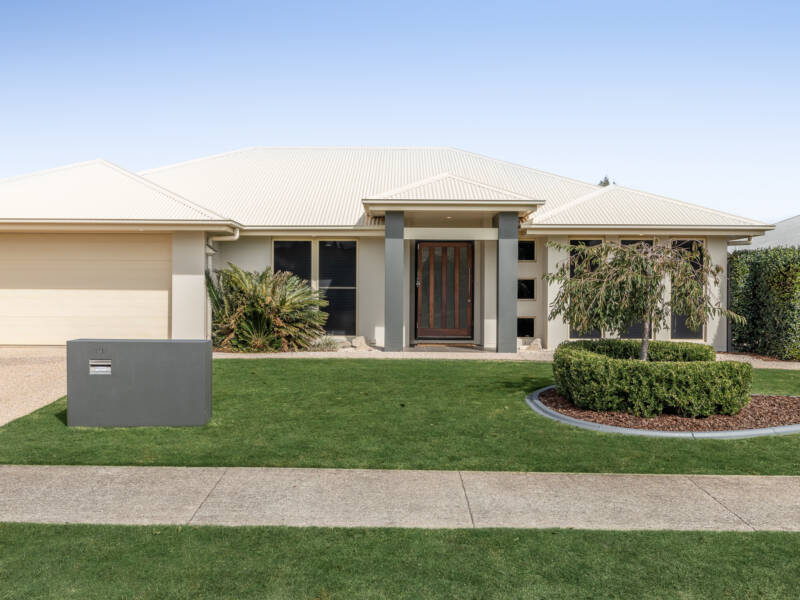 19 Fallon Dr, Middle Ridge, QLD 4350 Australia