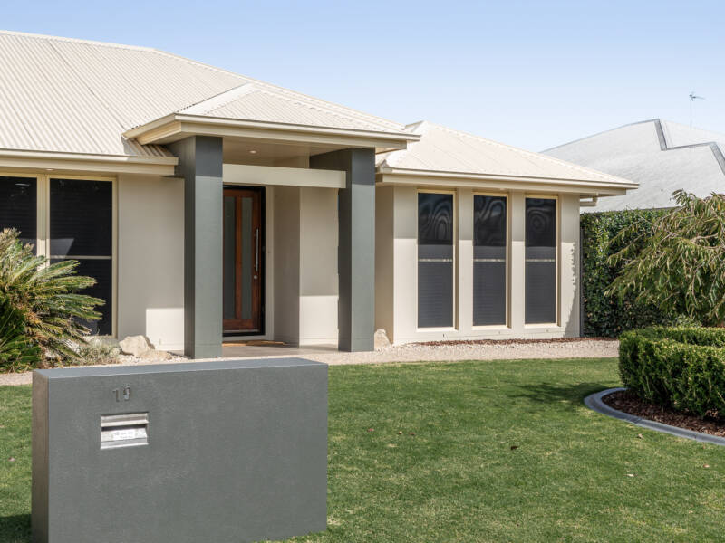 19 Fallon Dr, Middle Ridge, QLD 4350 Australia