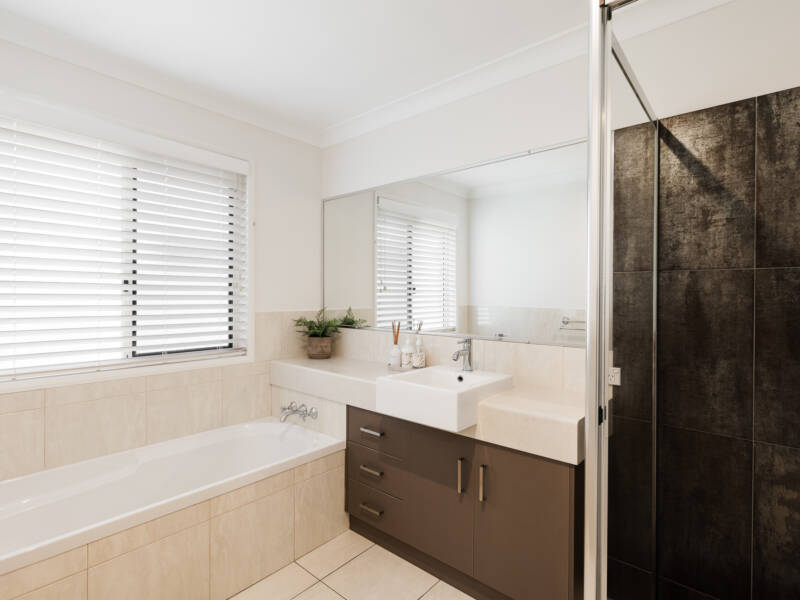 19 Fallon Dr, Middle Ridge, QLD 4350 Australia