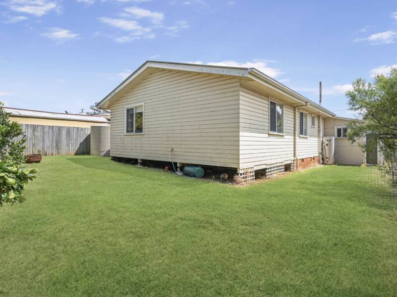 16 Dalgleish St, South Toowoomba, QLD 4350 Australia