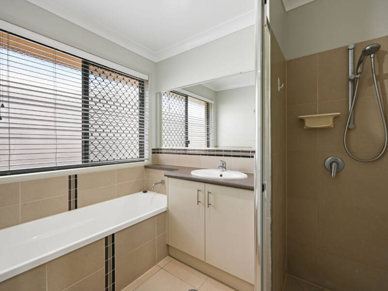 16 Pugh St, Middle Ridge, QLD 4350