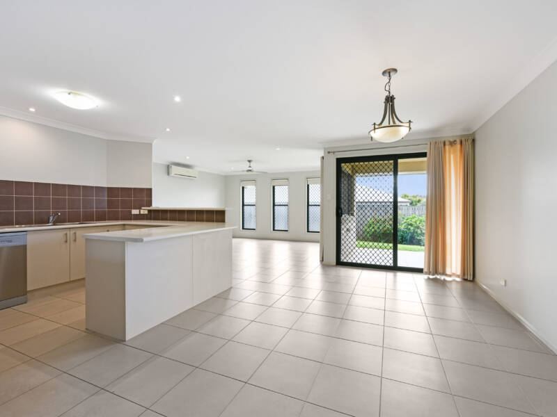 16 Pugh St, Middle Ridge, QLD 4350