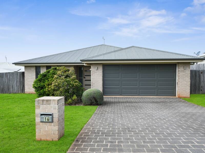 16 Pugh St, Middle Ridge, QLD 4350