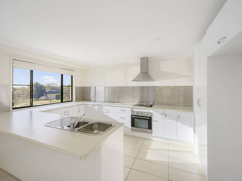 2/6 Myora Cl, Darling Heights, QLD 4350 Australia
