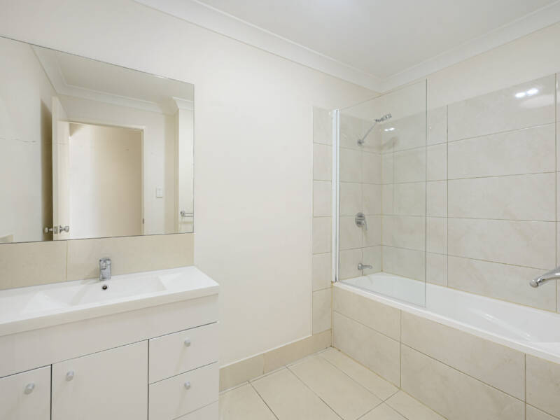 2/6 Myora Cl, Darling Heights, QLD 4350 Australia