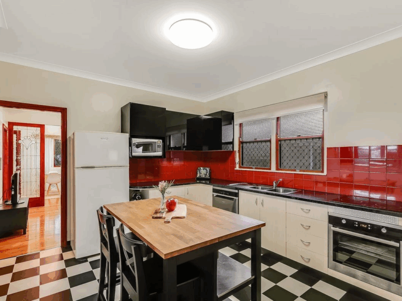 5 Rhyde St, Mount Lofty, QLD 4350 Australia
