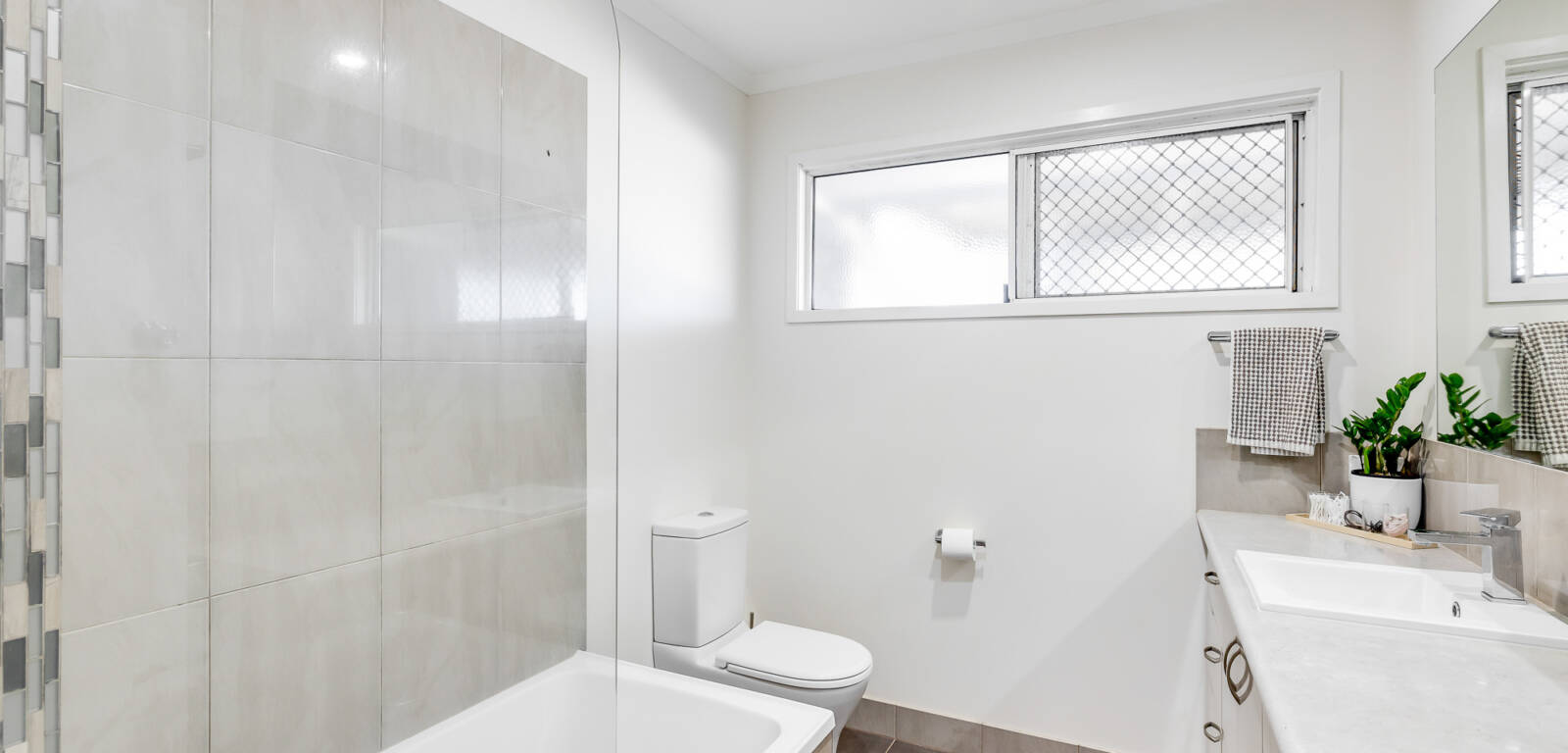 28 Hampton St, Newtown, QLD 4350 Australia
