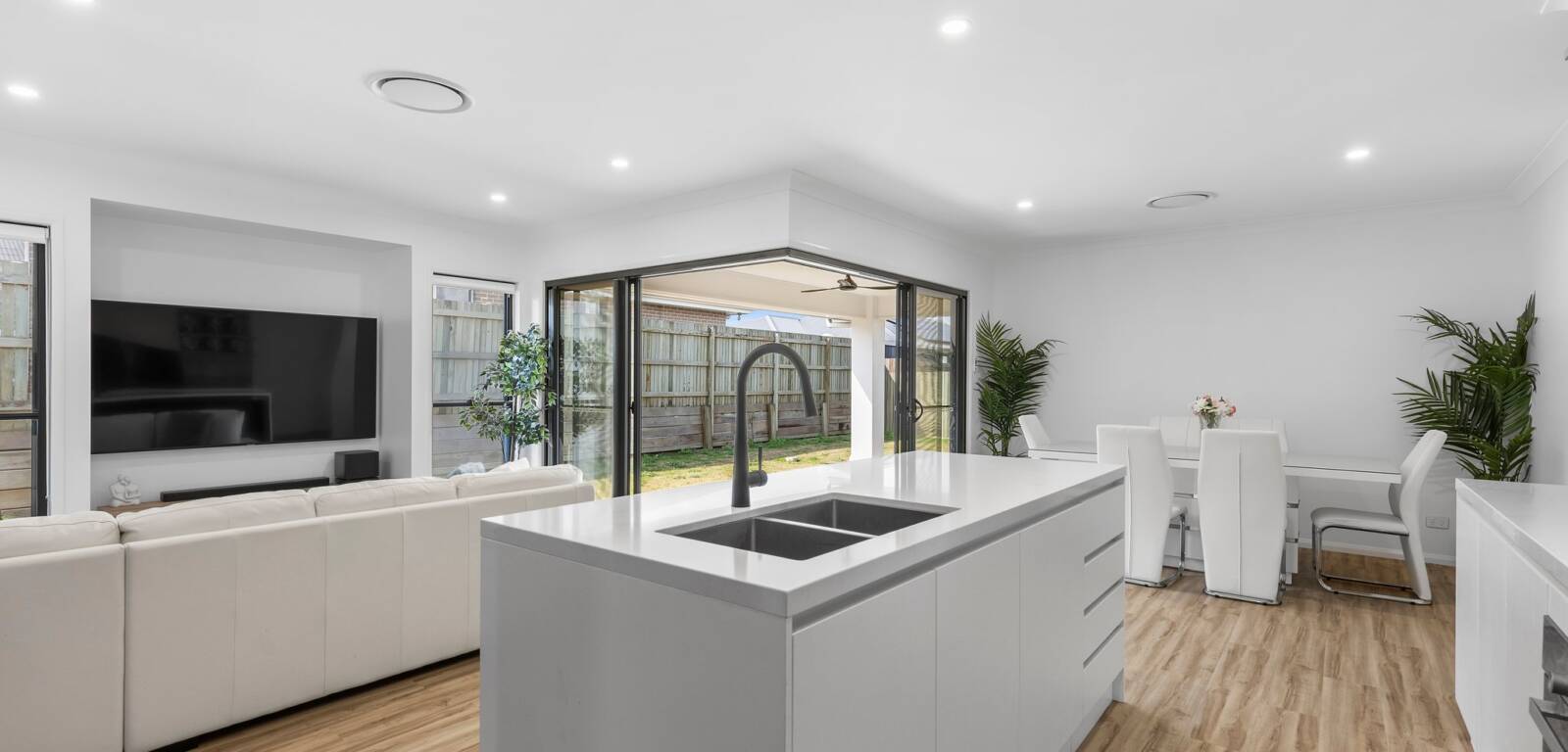 35 O'Neill Cct, Kearneys Spring, QLD 4350 Australia