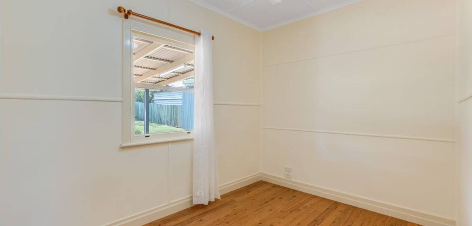 37 Geoffrey St, Mount Lofty, QLD 4350 Australia