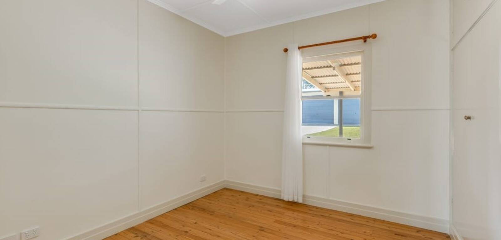 37 Geoffrey St, Mount Lofty, QLD 4350 Australia